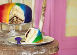 Regnbågsfärgad tårtbit