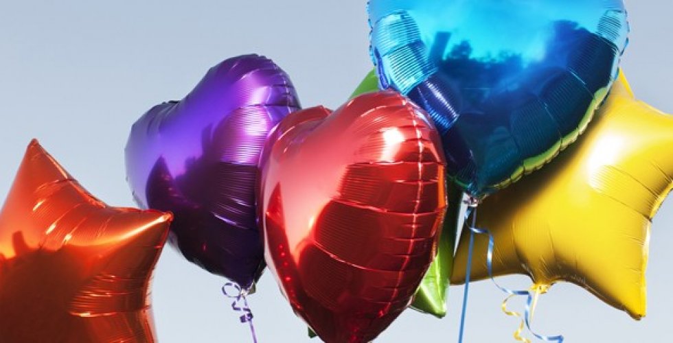 Regnbågsfärgade ballonger