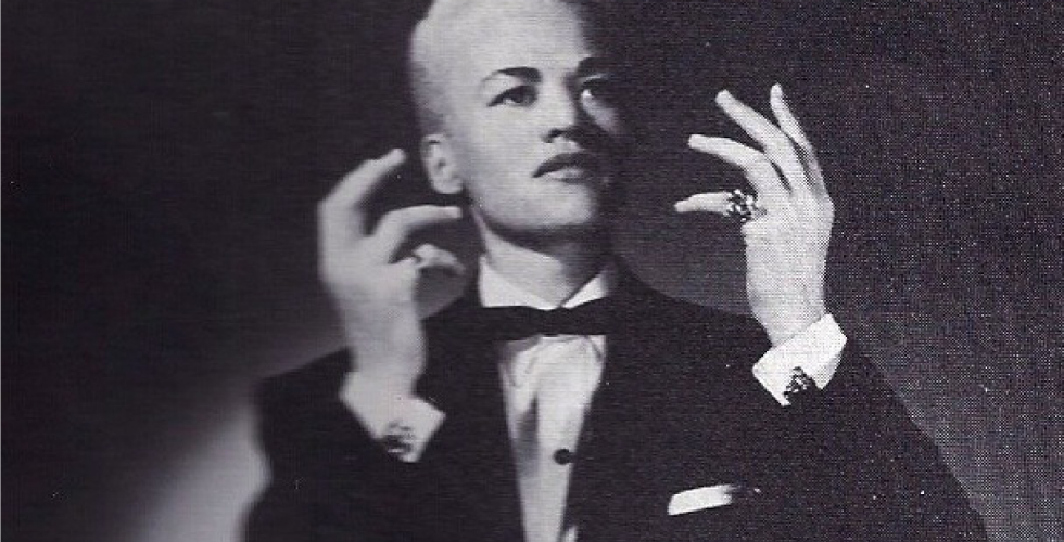 Bild av Stormé DeLarverie i frack.